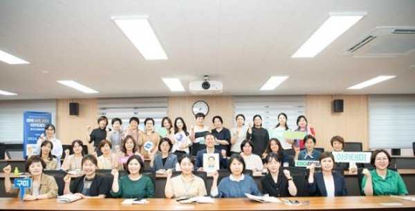[가족보육과] 구미 여성리더 저출생 극복과 고향사랑기부 동참_단체사진.jpg