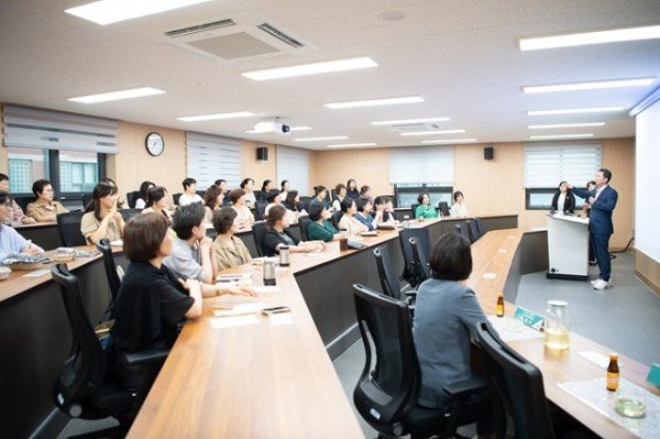 [가족보육과] 구미 여성리더 저출생 극복과 고향사랑기부 동참_김장호 구미시장 특강.jpg