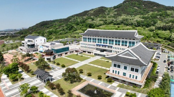 1.경북교육청,_전국_최초__두_자녀도_방과후학교_자유수강권_지원(교육_기회_확대로_공교육_활성화_제고_및_교육_격차_완화에_기여)(전경사진)_01.jpg