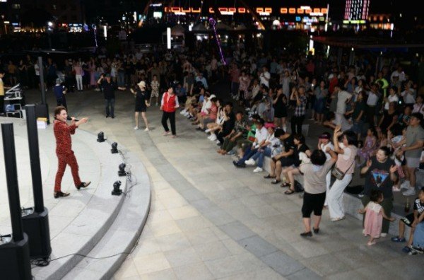 1. 고흥 녹동항, 낭만의 향연....바다정원 버스킹 놓치지 마세요! (2).jpg