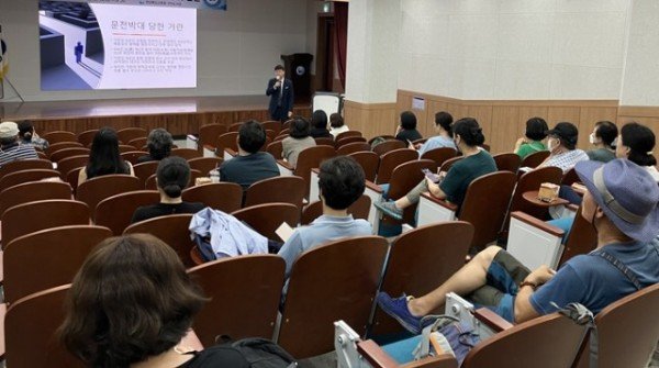 관련사진 1(인류의 역사와 문화를 바꾼 동물 이야기).jpg