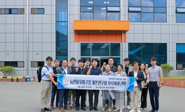 20240909 120910 의원연구단체(농산물 유통구조 개선 연구회) 우수사례 현장방문.jpg