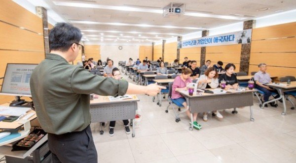 [일자리경제과]구미소상공인종합센터에서 소셜미디어마케팅 교육하는 중.jpg