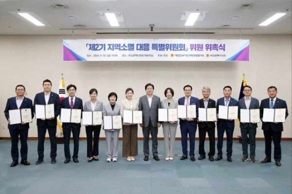 이형식_의원_부위원장_선임사진4.jpg