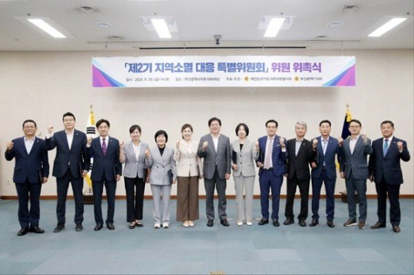이형식_의원_부위원장_선임사진3.jpg