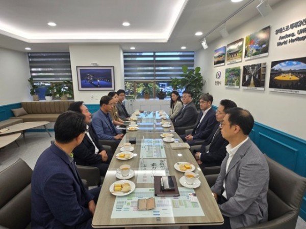 0924 안동시-㈜유한건강생활, 천연물 산업 발전 위한 투자 논의 (2).jpg