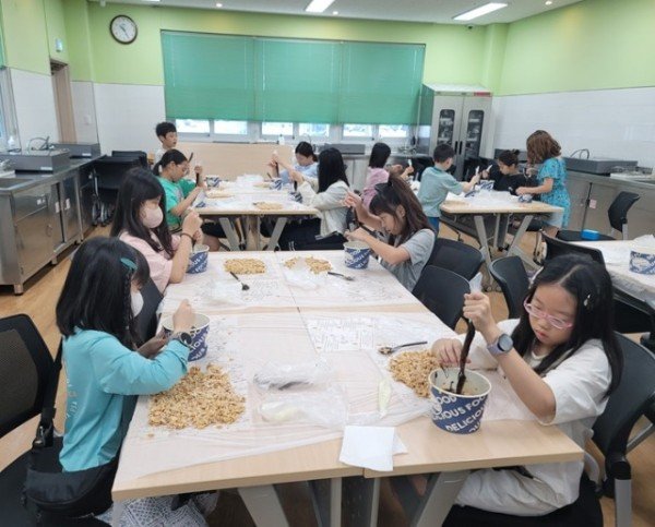2024 토요일 놀이터 5회기_요리놀이터(보도자료).jpg