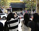 3. 9일 서울 서대문구 소재 신천지 서대문교회에서 열린 ‘신천지 서대문 전도 대성회’에 참석하는 목회자를 환영하는 신천지예수교회 성도들의 모습과 이를 관심 있게 지켜보는 시민들의 모습..JPG