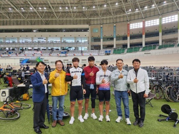 (추가)2.경북교육청, 제105회 전국체육대회 고등부 선수단 선전!(대회신기록 2개, 자전거 박준선 2관왕, 하키 성주여고 우승 등)(영주제일고 3학년 박준선_자전거 2관왕, 자전거 1km 개인독주 대회신기록 달성)_01.jpg