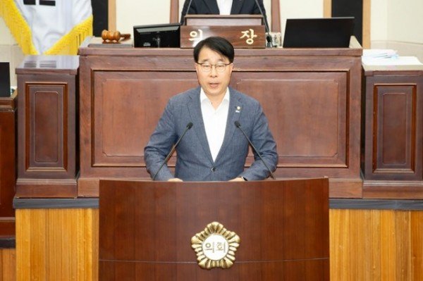제281회 임시회(5분 자유발언-신용하 의원).jpg
