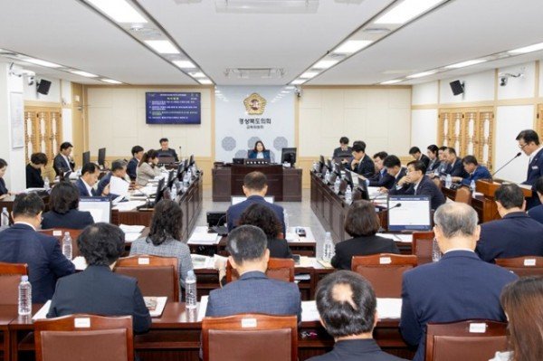 임시회_교육위원회_사진.jpg