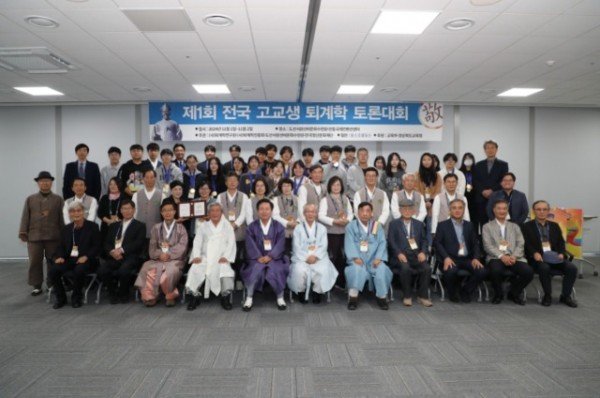 1104 제11회 21세기 인문가치포럼  3일간의 대장정 마무리 (4).jpg