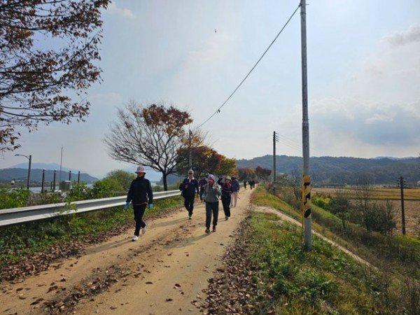 [옥성면]면민들 걷기대회.jpg