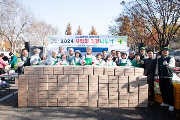 [새마을과]구미시새마을부녀회  김치 2 150포기로 지역사랑 실천(3)단체사진.jpg