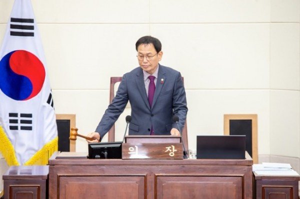 박교상의장 회의주재.jpg
