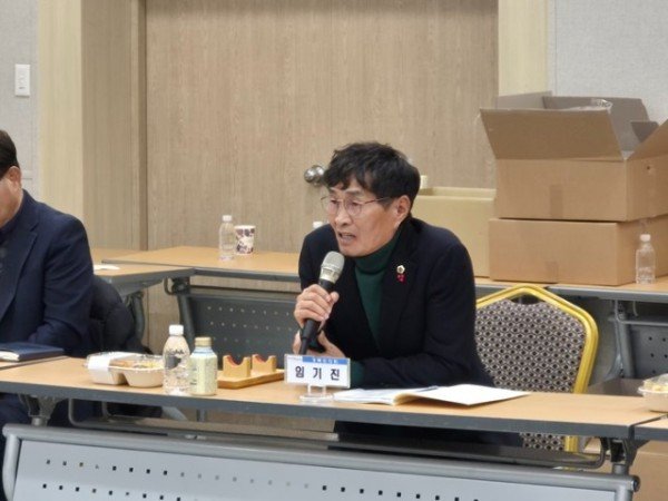 저출생_극복_간담회_사진1.jpg