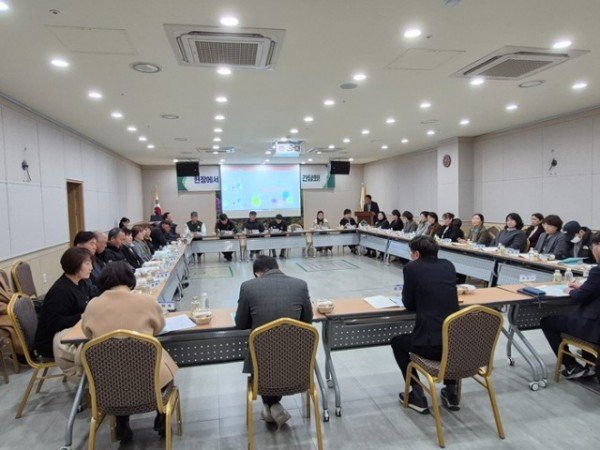 저출생_극복_간담회_사진2.jpg