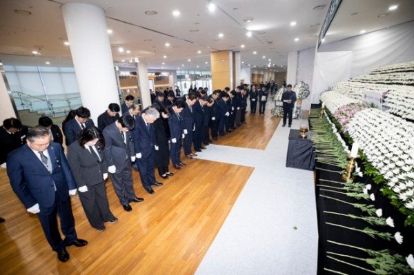 도의회_제주항공기_사고_희생자_합동분향소_조문_사진1.jpg