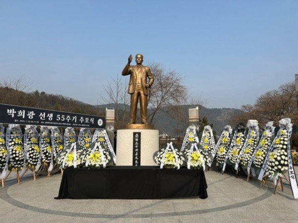 [복지정책과] 박희광 선생 동상.jpeg