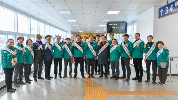 영주-1-5 설맞이 귀성객 행사 기념촬영.jpg
