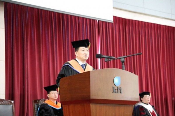 3. 곽호상 총장 입학식사.jpg