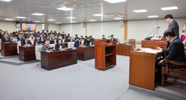 1-1 제290회 영주시의회 임시회 제1차 본회의.jpg