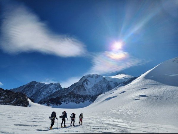 [체육진흥과]2024 남극 등정 빈슨메시프1.jpg