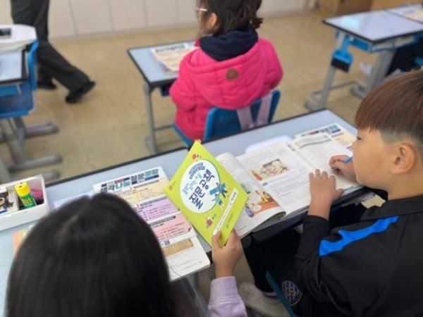 1.경북교육청, ‘질문 공책’ 활용 우수 학생 선정 계획 발표(나날이 정교해 지는 나의 질문! 그 질문 속에서 답을 찾다!)(질문공책 활용활동)_03.jpg