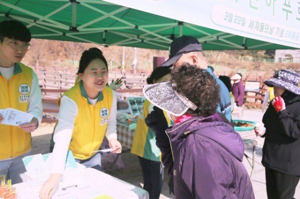 8_53fUd018svc1snm9zr4mtc8q_tg3zvl (1).jpg