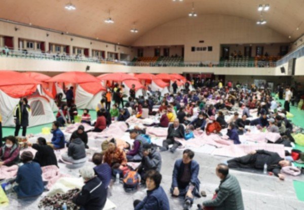 5-3 사진(영양군 산불피해 지역, 구호물품 지원 이어져).jpg