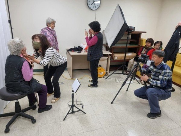 0406 한국사진작가협회 안동지부, 안동 산불피해 이재민에 재능기부로 감동 전해.jpg