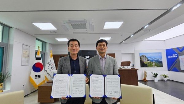 [농촌지원과]협약체결1(왼쪽 남성관 경상북도구미교육지원청 교육장  오른쪽 김영혁 농업기술센터 소장).JPG