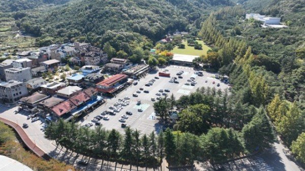 사진(주차장 무료개방).JPG