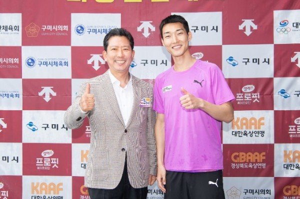 [아시아육상추진단]구미시장과 우상혁선수(2025 구미 아시아육상경기선수권대회 최종선발대회(2025.04.22)).jpg