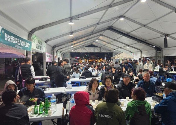 4-4 사진(영양 산나물 먹거리 한마당 참여 상인 기부로 온정 나눔) (1).jpg