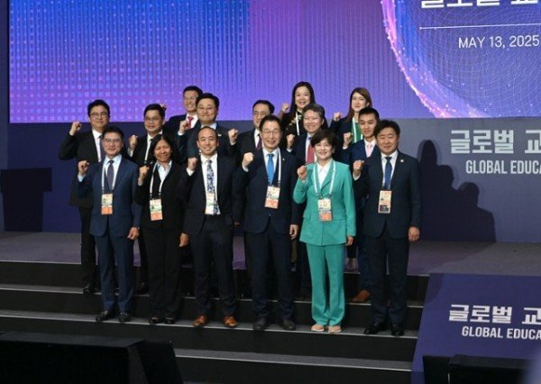 1.경북교육청, APEC 글로벌 교육개혁 콘퍼런스서 ‘글로컬 교육 협력 모델’ 제시(정주형 직업계고 유학생 유치, ‘K-EDU 박람회’ 비전으로 포용적 글로벌 협력 선도)(임종식 교육감, APEC 교육 장관회의 연계 글로벌 교육개혁  (2).jpg