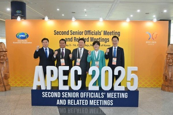 1.경북교육청, APEC 글로벌 교육개혁 콘퍼런스서 ‘글로컬 교육 협력 모델’ 제시(정주형 직업계고 유학생 유치, ‘K-EDU 박람회’ 비전으로 포용적 글로벌 협력 선도)(임종식 교육감, APEC 교육 장관회의 연계 글로벌 교육개혁 .jpg