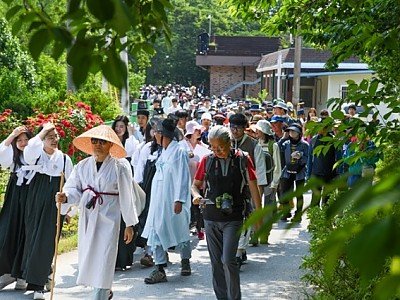 영주-1-1 희방사역에서 죽령까지 이어지는 죽령옛길 걷기 체험이 진행됐다.jpg