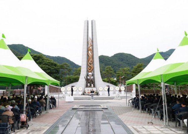 1-5 사진(현충일 추념식).jpg