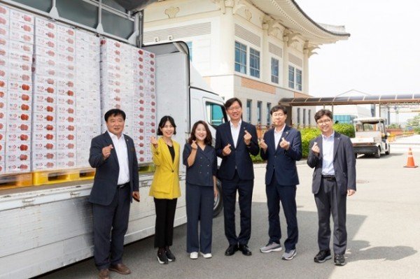 보도사진 1. 20250627 경산 우박 피해 농가 돕기 복숭아 구매.jpg