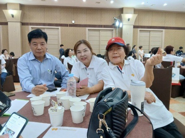 6_e5hUd018svc1my4sgx44gaqu_tg3zvl.jpg