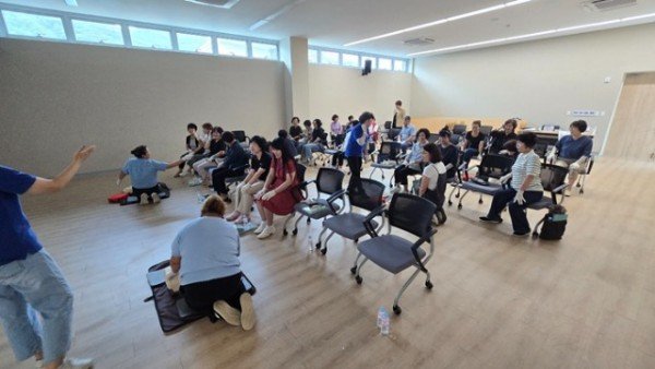 2-4 사진(영양군 독거노인 생활관리사 대상 심폐소생술 등 응급처치교육 실시).jpeg