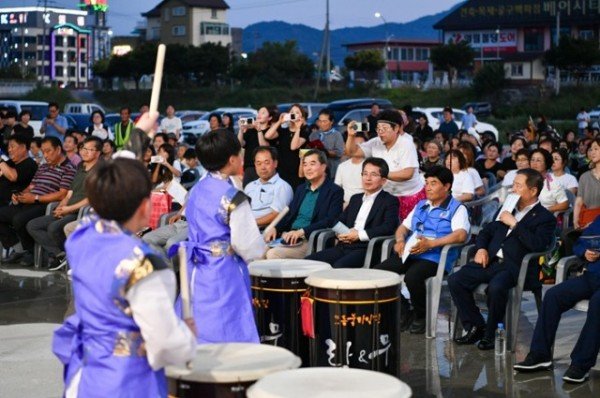 영주-8 풍물 길놀이가 진행되고 있다.jpg