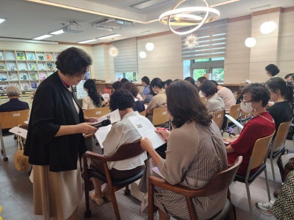 관련사진2(2024년도 독서의 달 강연 현장 사진).jpg