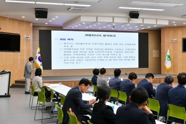 영주-2-2 김인찬(사)창끝전투 기획국장이 착수보고를 하고 있다.jpg