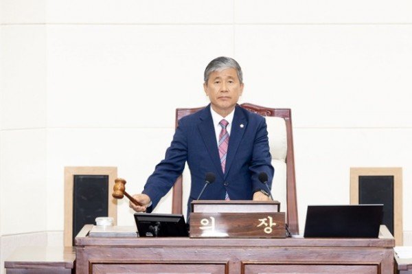 제290회 구미시의회 임시회-양진오 부의장(의사봉).jpg