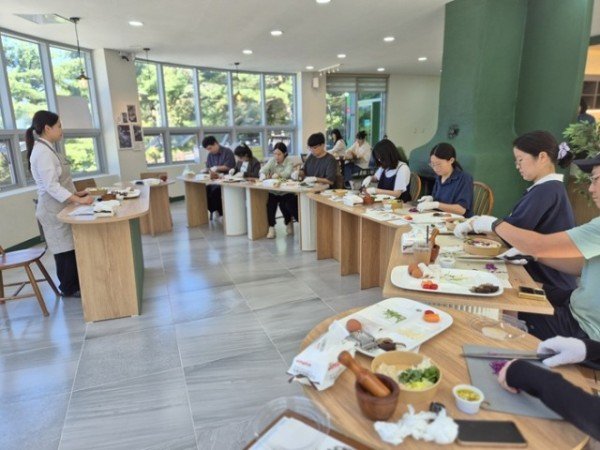 영주-6-2 임신부부 10쌍을 대상으로 치유음식 체험이 진행되고 있다.jpg