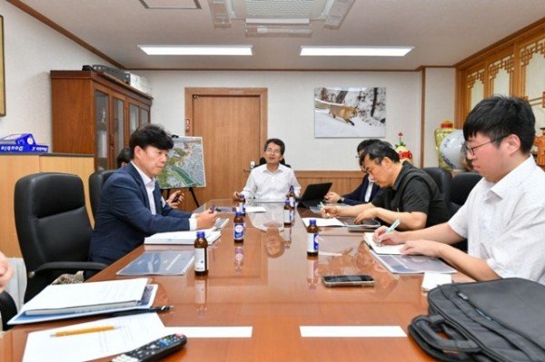 영주-5-1 영주 도심 관광거점 통합개발사업 기본구상 용역 착수보고회가 진행되고 있다(가운데 유정근 영주시장 권한대행).jpg