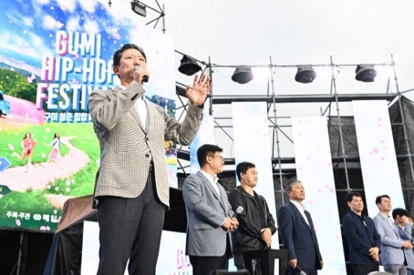 7_63eUd018svc1ds3zb64xtv9h_tg3zvl.jpg