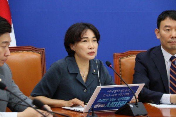 서미화_의원_사진_원내대책회의.jpg